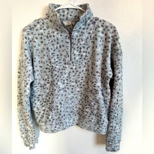 Fleece blue and grey cheetah pull over